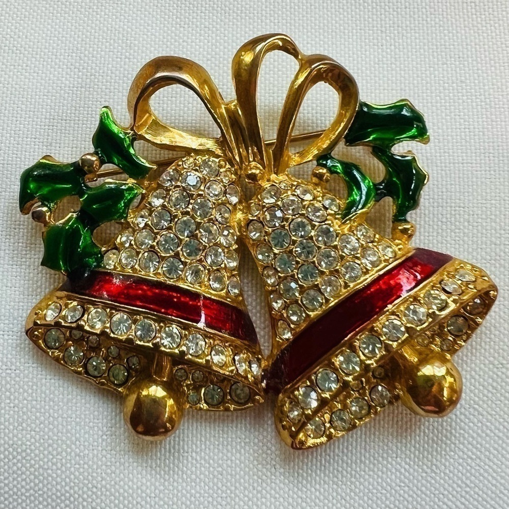 Vintage Christmas Brooch Bells Holly Enamel Rhinestone Brooch Marked EUC - Picture 3 of 7